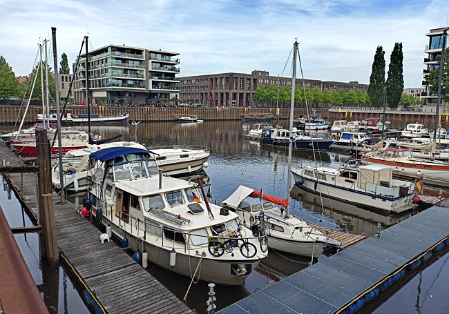 Oldenburg - Alter Hafen mit Marina und Gastro