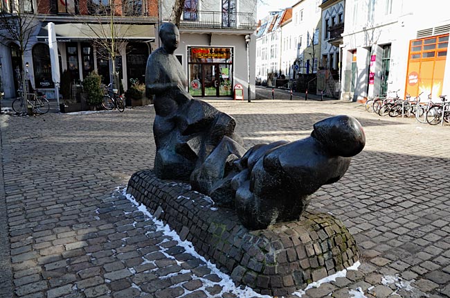 Skulptur "Ottilie" von 1987 am Ulrichsplatz im Ostertor - Bremen sehenswert