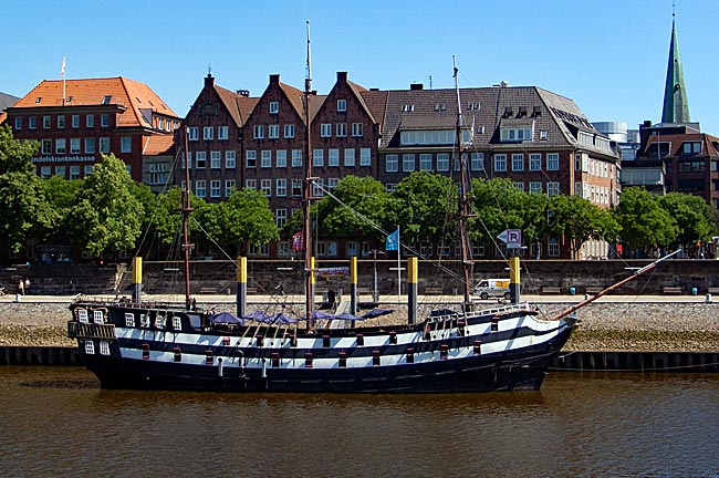 Pannekoekschip Admiral Nelson an der Schlachte - Bremen sehenswert