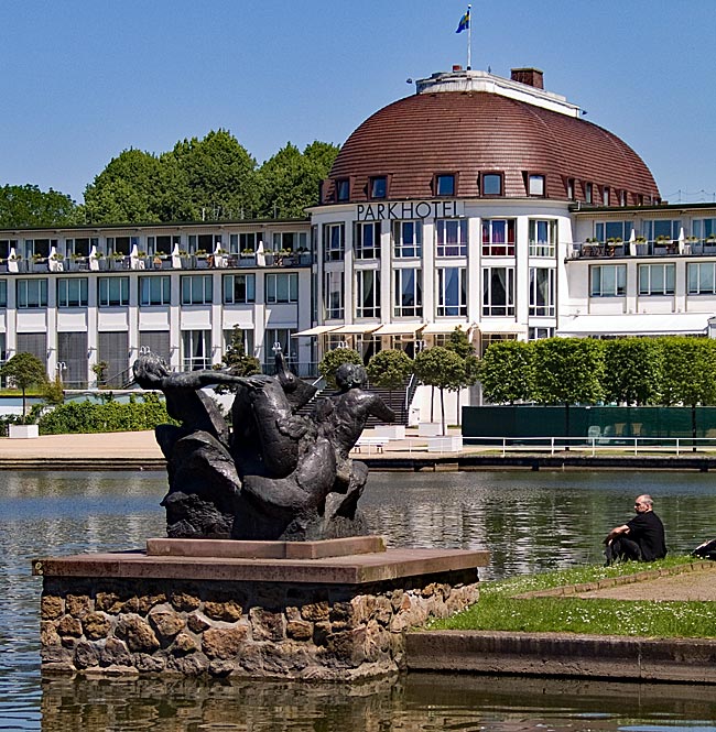 Parkhotel und Hollersee im Bürgerpark - Bremen sehenswert