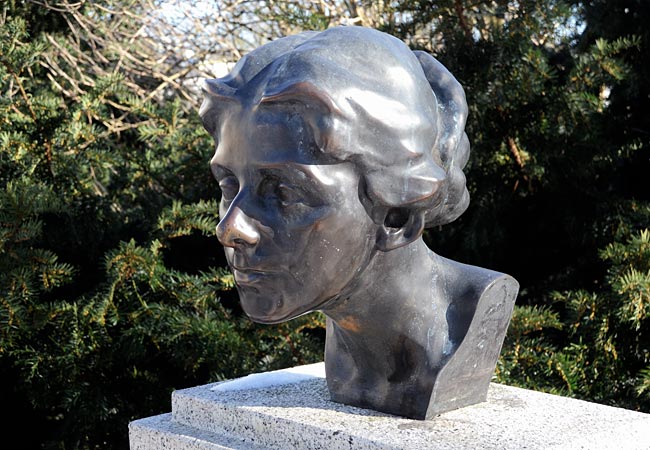 Bronze-Büste von Clara Rilke-Westhoff - Paula Modersohn-Becker in den Wallanlagen hinter der Kunsthalle - Bremen sehenswert