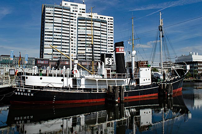 Walfangschiff Rau IX im Museumshafen in Bremerhaven