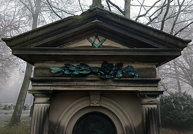 Riensberger Friedhof - Grabstelle eines Freimaurers - Bremen sehenswert
