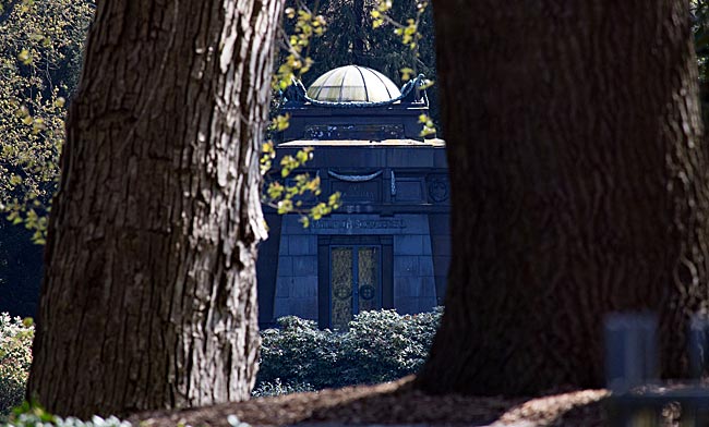 Mausoleum im Jugendstil auf dem Riensberger Friedhof - Bremen sehenswert