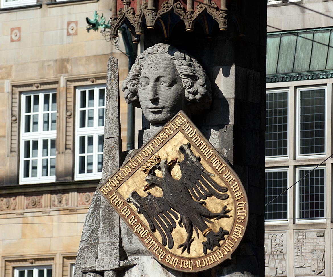 Roland Ritterstandbild vor dem Rathaus - UNESCO-Weltkulturerbe - Bremen sehenswert