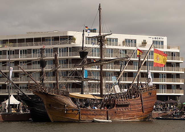Bremerhaven - Nao Victoria und Nao Santa Maria zur SAiL