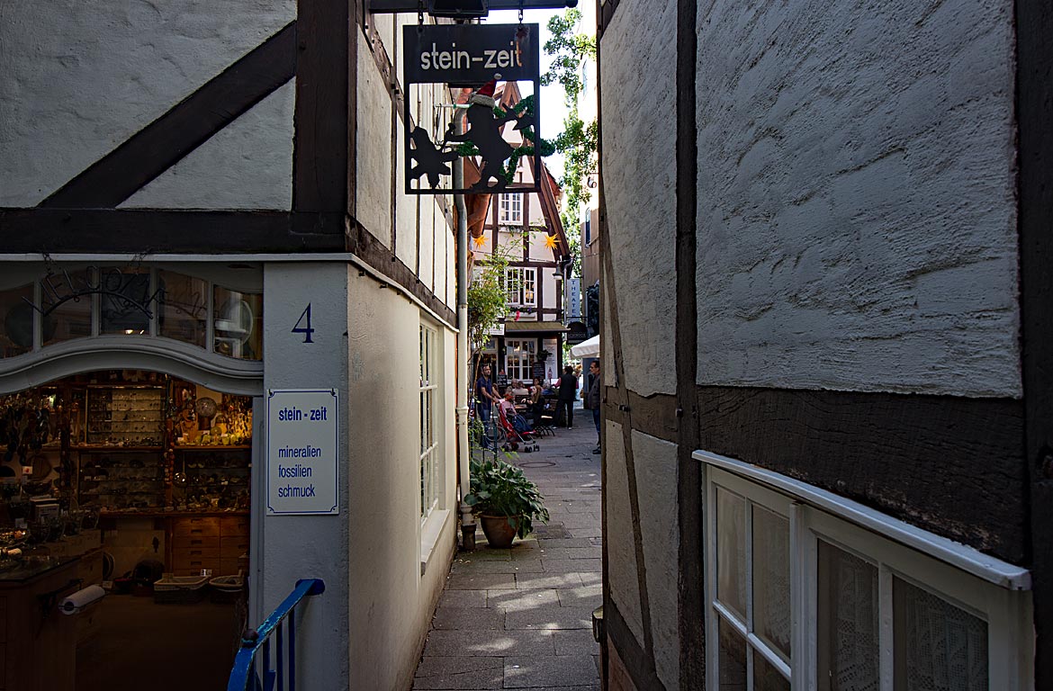 Schnoor - Blick in die Wüste Stätte mit Cafe und Geschichtenhaus - Bremen sehenswert