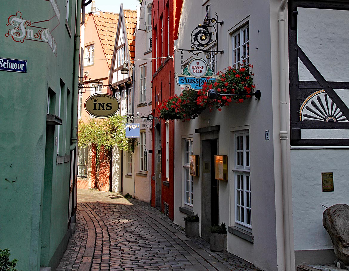 Schnoor - Blick in die Wüste Stätte mit Cafe und Geschichtenhaus - Bremen sehenswert