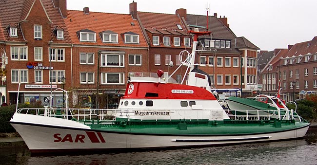 Museumskreuzer Georg Breusing im Hafen von Emden