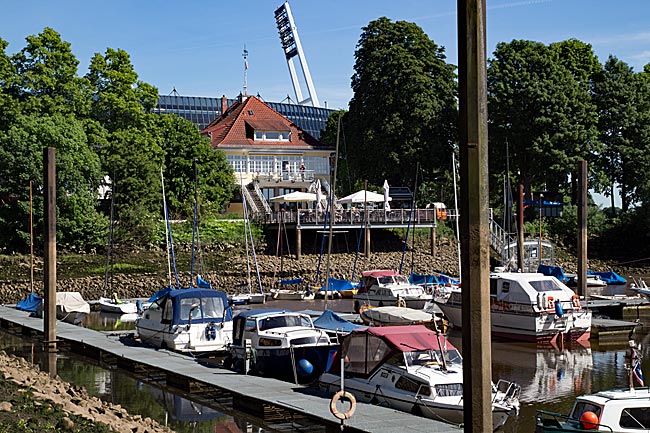 Sportboothafen am Weserstadion direkt an der Weser - Bremen sehenswert