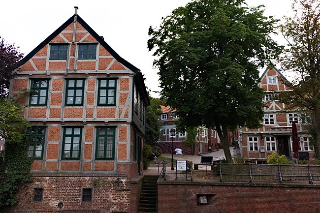 Stade- Baumhaus am Hansehafen