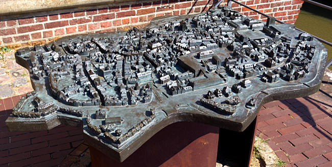 Stade - die historische Innenstadt als Modell in Bronze