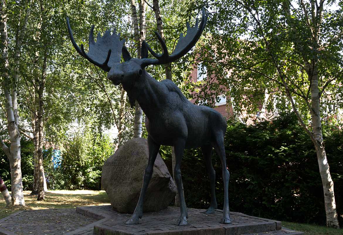 Stade, Statue in den Wallanlagen - bremen sehenswert