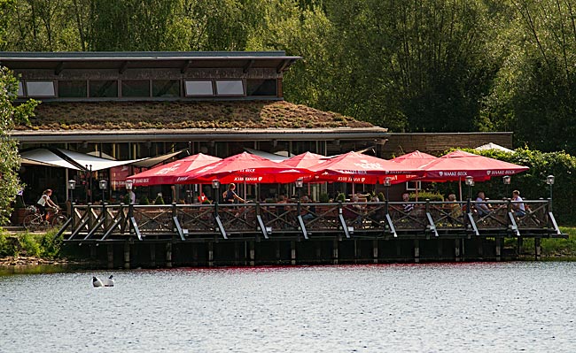 Restaurant Il Lago mit Terrasse am Stadtwaldsee - Bremen sehenswert