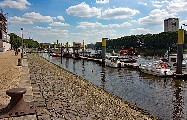 Marina Bremen an der Unteren Schlachte beim Stephanitor - Bremen sehenswert