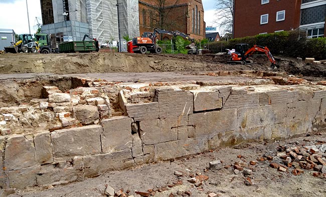 Stephani-Viertel - 2018 freigelegte Stadtmauer und Kaimauer aus dem 16. Jahrhundert - Bremen sehenswert