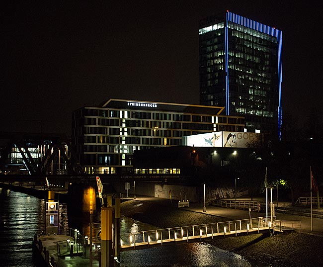 Überseestadt - Weser Tower bei Nacht - Bremen sehenswert