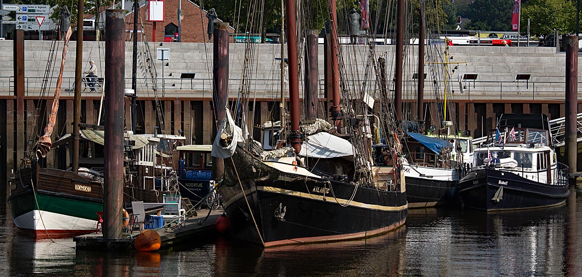 Alter Hafen mit Traditionsschiffen in Vegesack - Bremen sehenswert