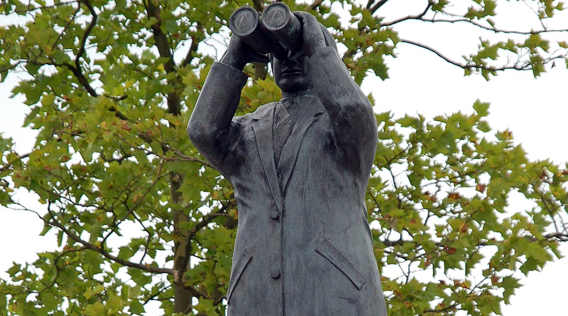 Bronzestatue am Vegesacker Hafen - Bremen sehenswert