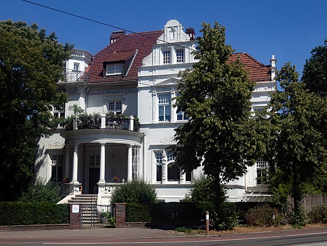 Denkmalgeschützte Villa Korff von 1903 an der Parkallee Ecke Wachmannstraße in Schwachhausen - Bremen sehenswert
