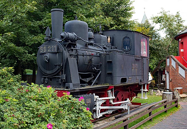 Alte Dampflok der  der Inselbahn Wangerooge, 1929 gebaut und seit 1968 als Denkmal aufgestellt