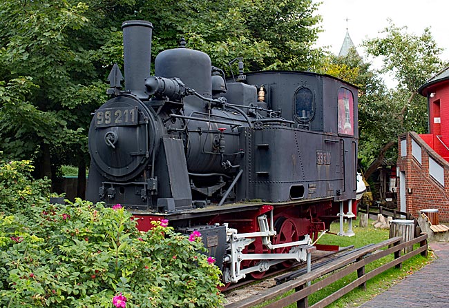 Alte Dampflok der  der Inselbahn Wangerooge, 1929 gebaut und seit 1968 als Denkmal aufgestellt