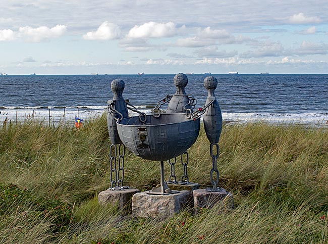 Wangerooge - Denk - mal - nach, Figurengruppe des Künstlers Rudolf Leibl aus Wilhelmshaven