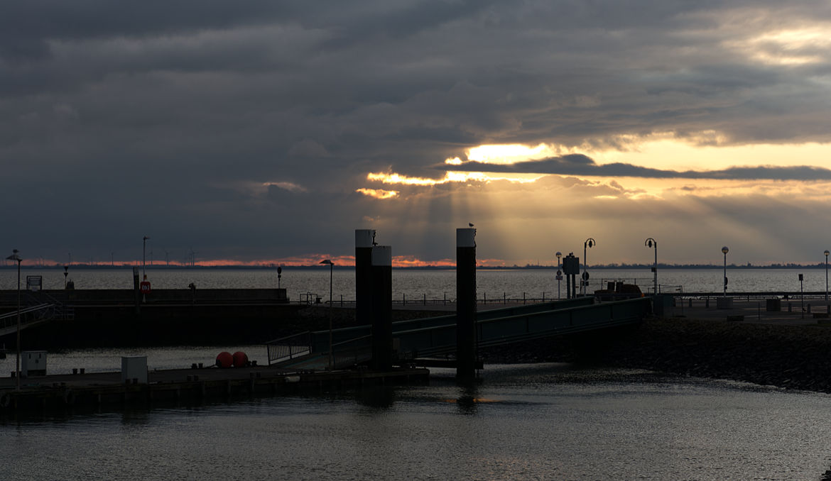 Wilhelmshaven - Sonnenuntergang über dem Hafen