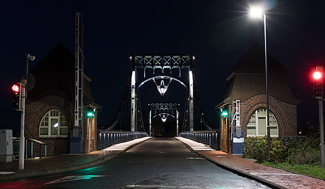 Die Kaiser-Wilhelm-Brücke ist das Wahrzeichen der Stadt Wilhelmshaven